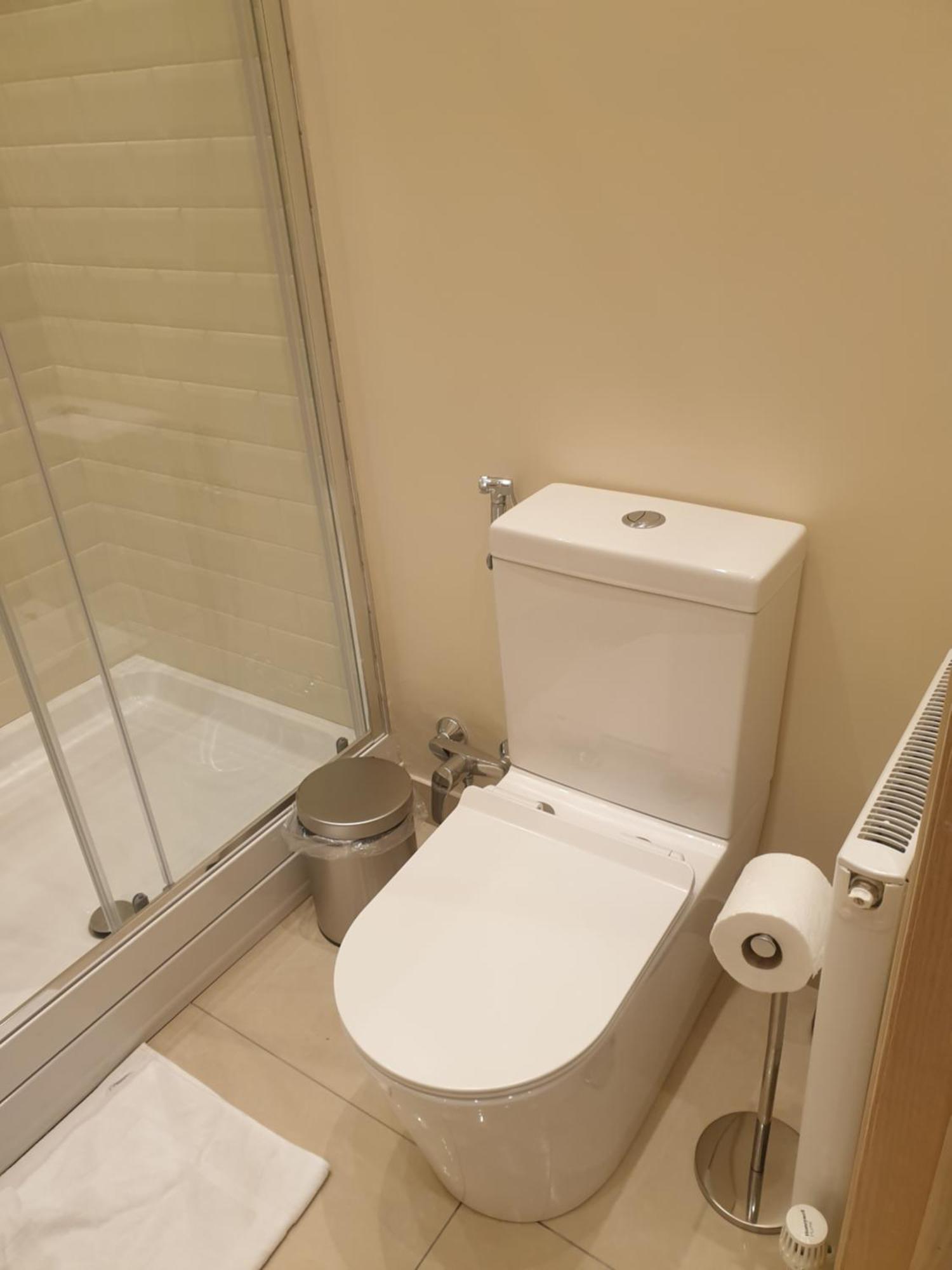 London Luxury Apartments 3 Bedroom Sleeps 8 With 3 Bathrooms 4 Mins Walk To Tube Free Parking อิลฟอร์ด ภายนอก รูปภาพ