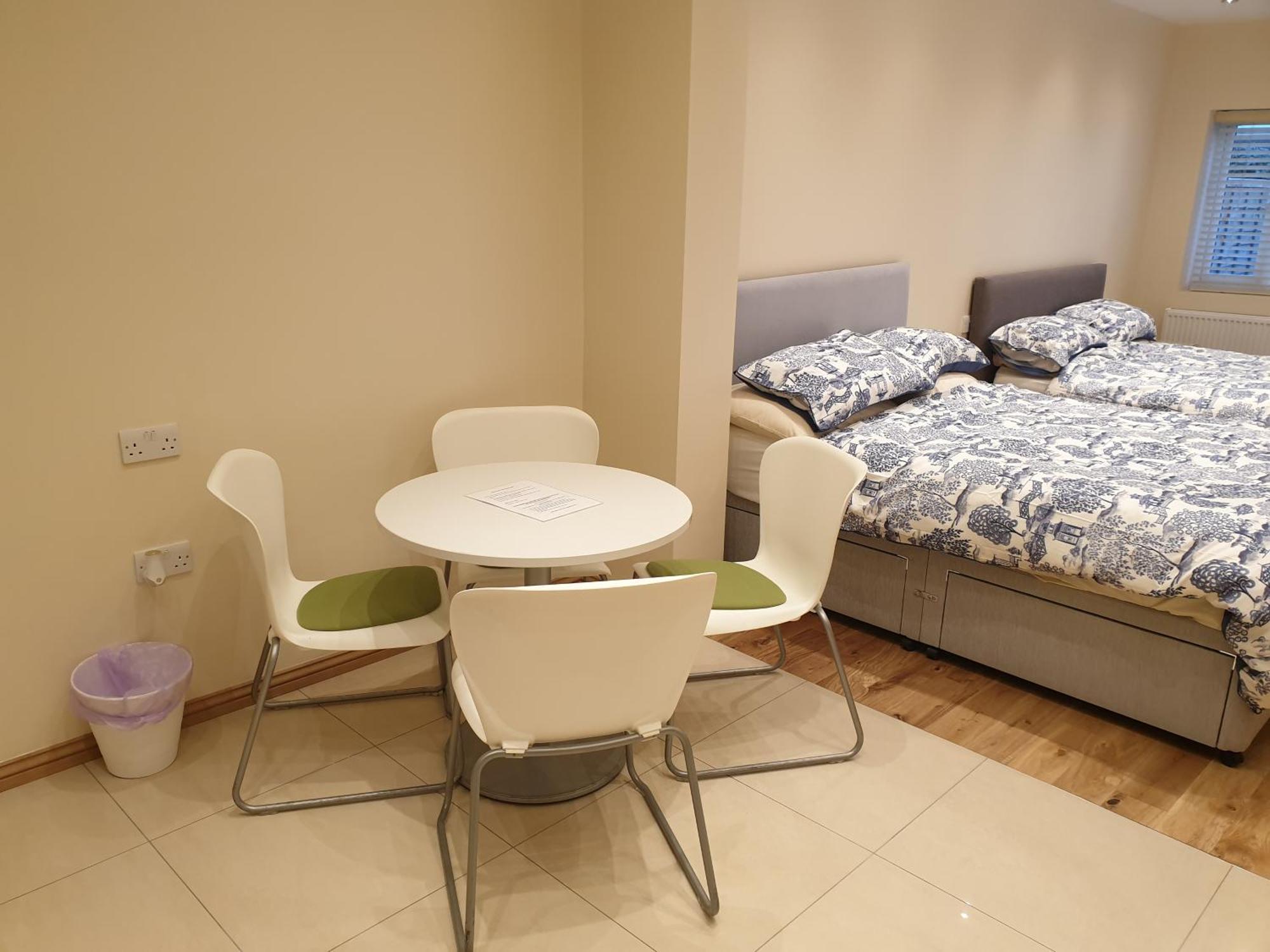 London Luxury Apartments 3 Bedroom Sleeps 8 With 3 Bathrooms 4 Mins Walk To Tube Free Parking อิลฟอร์ด ภายนอก รูปภาพ