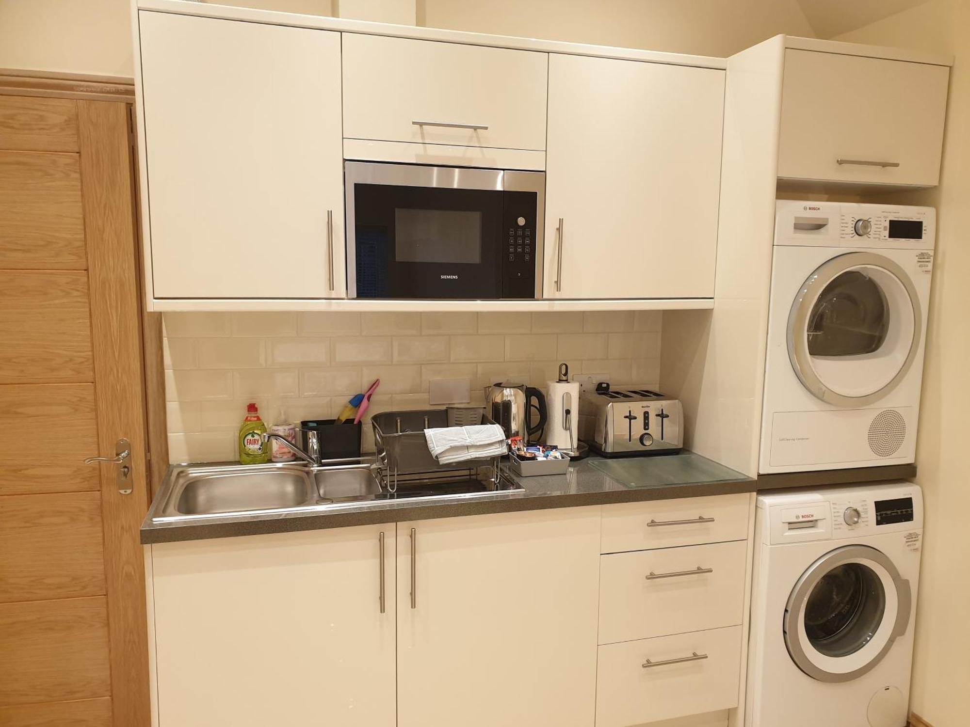 London Luxury Apartments 3 Bedroom Sleeps 8 With 3 Bathrooms 4 Mins Walk To Tube Free Parking อิลฟอร์ด ภายนอก รูปภาพ
